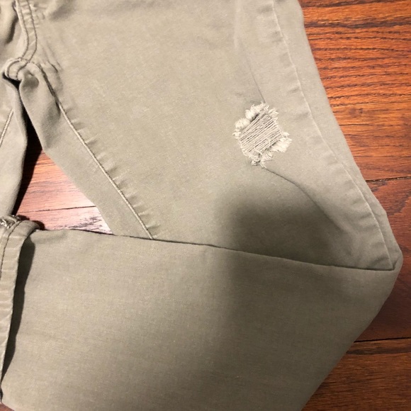 ๐SO brand double button Capri jean in olive ๐ - Picture 4 of 8